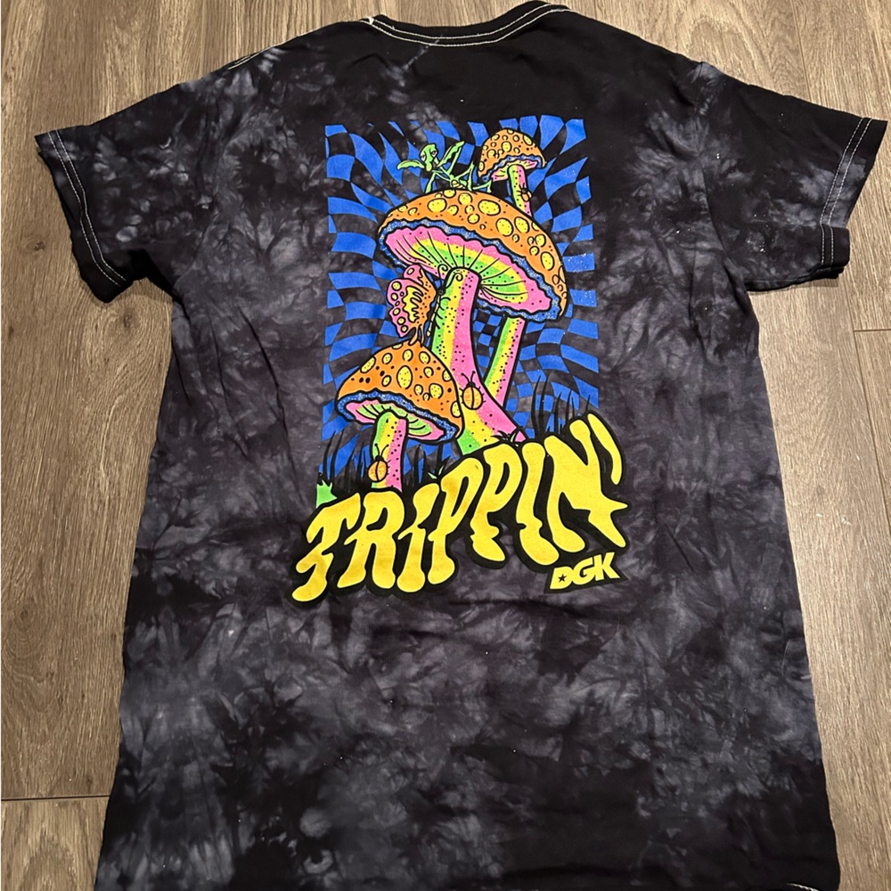 DGK trippy mushroom hippie tshirt